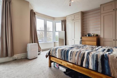 4 bedroom terraced house for sale, Broad Street, Barry