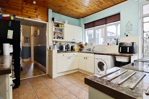 4 bedroom terraced house for sale, Broad Street, Barry