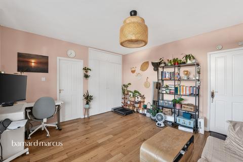 Studio for sale, York Road, London