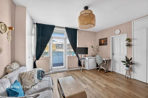 Studio for sale, York Road, London