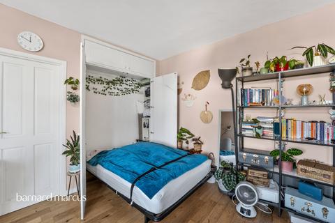 Studio for sale, York Road, London