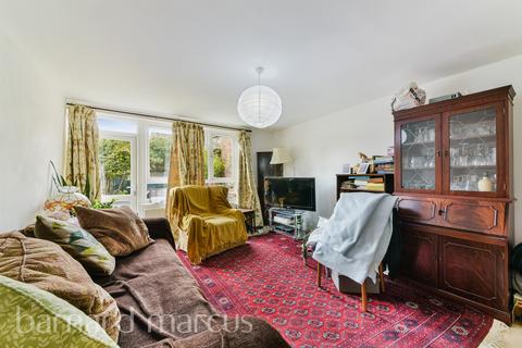 Wolftencroft Close, London
