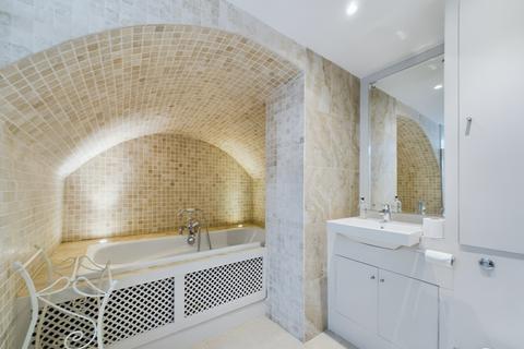 2 bedroom apartment for sale, Winchester Street, London