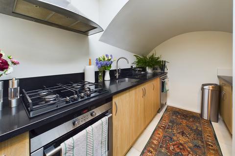 2 bedroom apartment for sale, Winchester Street, London