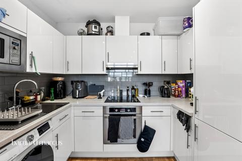 1 bedroom flat for sale, Lavender Hill, London
