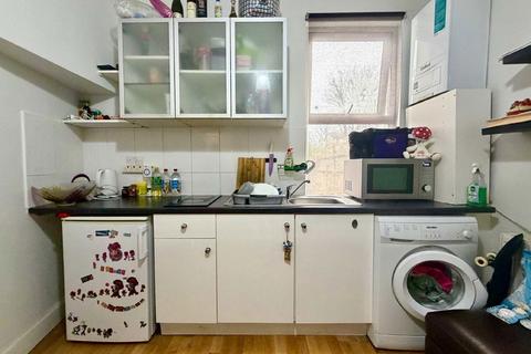 1 bedroom flat to rent, Victoria Road, London NW4