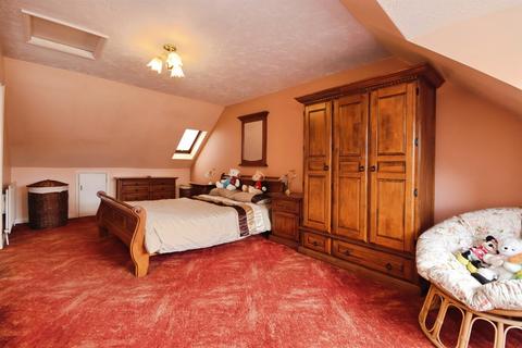3 bedroom terraced house for sale, Priors Way, Coggeshall, Colchester