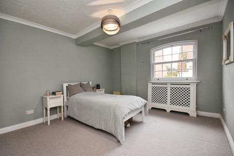 4 bedroom terraced house for sale, Barn View Road, Coggeshall, Colchester