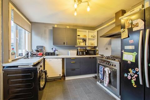 3 bedroom end of terrace house for sale, Hebden Walk, LEEDS