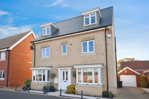 5 bedroom detached house for sale, Clover Drive, Broomfield, CHELMSFORD