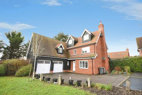 5 bedroom detached house for sale, Dogrose Close, CHELMSFORD