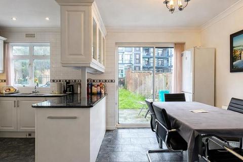 4 bedroom terraced house to rent, Leybourne Road, Kingsbury NW9