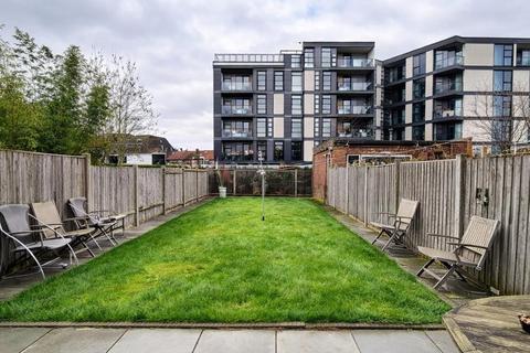 4 bedroom terraced house to rent, Leybourne Road, Kingsbury NW9