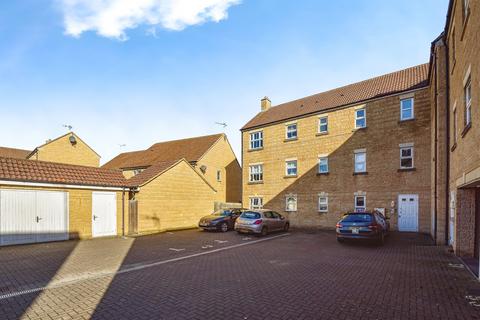 2 bedroom ground floor flat for sale, Nuthatch Road, Calne