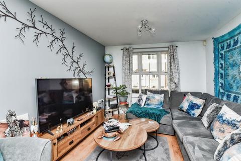 2 bedroom ground floor flat for sale, Nuthatch Road, Calne