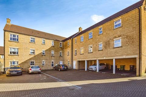 2 bedroom ground floor flat for sale, Nuthatch Road, Calne