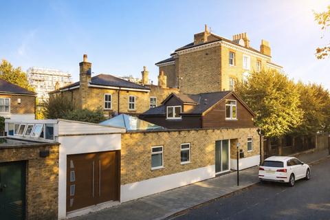 3 bedroom detached house for sale, Elms Road, London