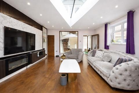 3 bedroom detached house for sale, Elms Road, London