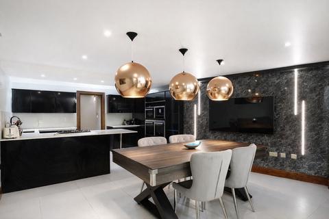 3 bedroom detached house for sale, Elms Road, London