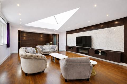 3 bedroom detached house for sale, Elms Road, London