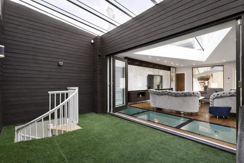 3 bedroom detached house for sale, Elms Road, London