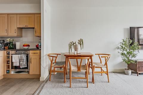 2 bedroom flat for sale, Commonwealth Drive, Crawley
