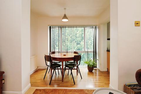 2 bedroom flat for sale, Tisbury Road, Hove