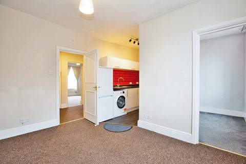 2 bedroom flat for sale, Market Square, Crewkerne
