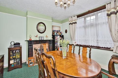 4 bedroom end of terrace house for sale, Victoria Avenue, Chard