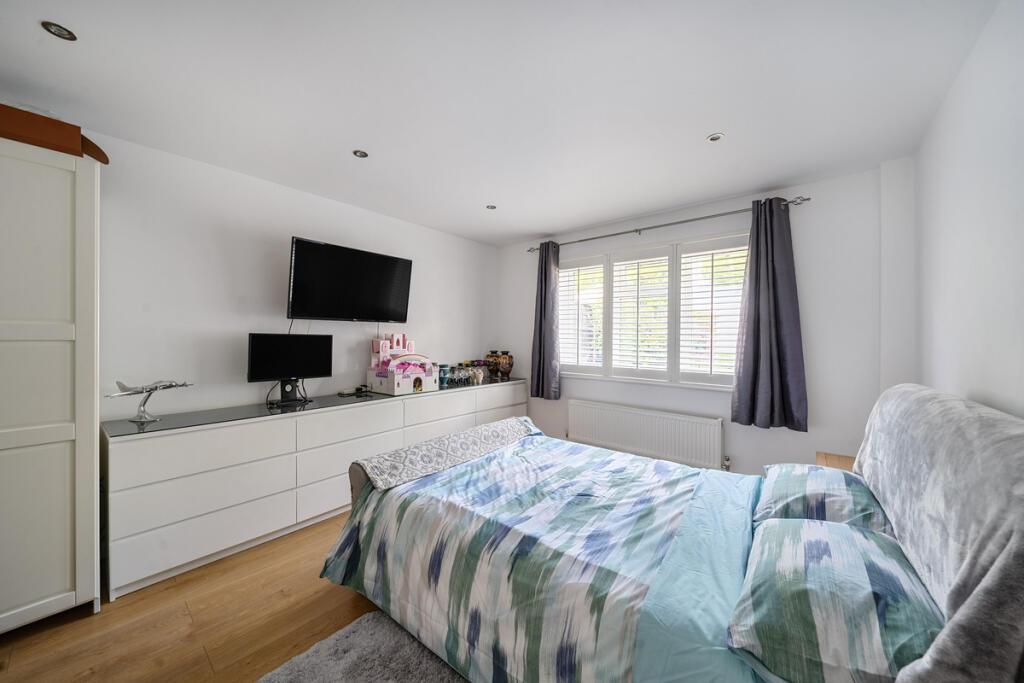 Bed room - box from - other agent.jpeg