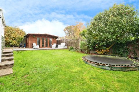 4 bedroom detached bungalow for sale, Hillside, CROMER