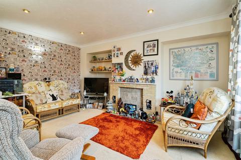 4 bedroom semi-detached house for sale, Connaught Road, Cromer