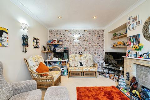 4 bedroom semi-detached house for sale, Connaught Road, Cromer