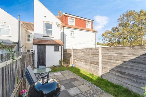 2 bedroom terraced house for sale, Rosebery Road, Cromer
