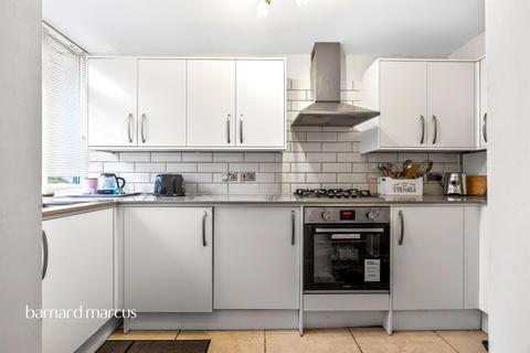 2 bedroom terraced house for sale, Alpine Close, Croydon