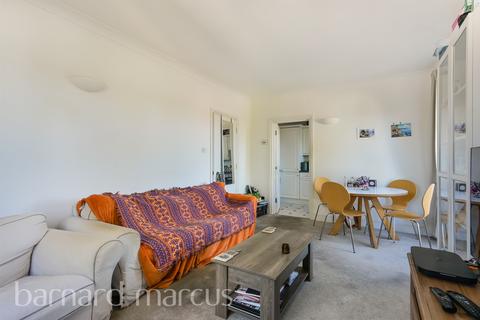 2 bedroom flat for sale, Silver Crescent, London