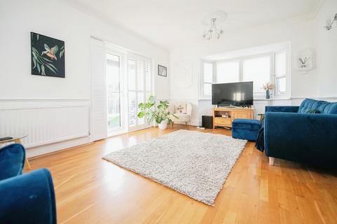 5 bedroom detached house for sale, West Road, Clacton-On-Sea