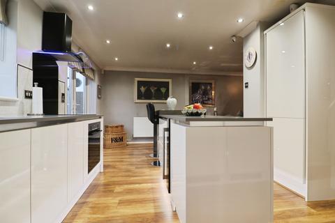 undefined, Clos Rhedyn, Cardiff