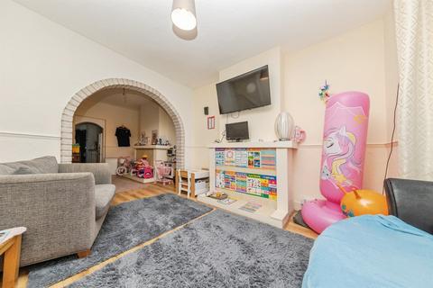 2 bedroom end of terrace house for sale, Carrs Road, Clacton-On-Sea