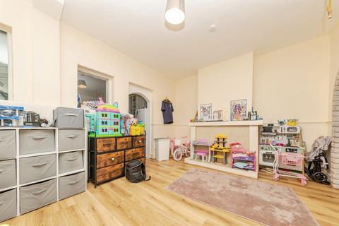 2 bedroom end of terrace house for sale, Carrs Road, Clacton-On-Sea