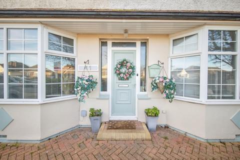 4 bedroom bungalow for sale, Lyndhurst Road, Holland-On-Sea, Clacton-On-Sea