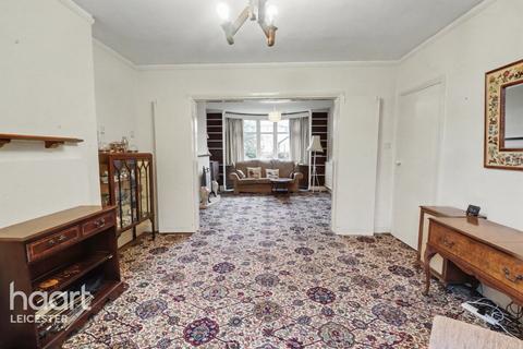 4 bedroom semi-detached house for sale, Shanklin Drive, Leicester