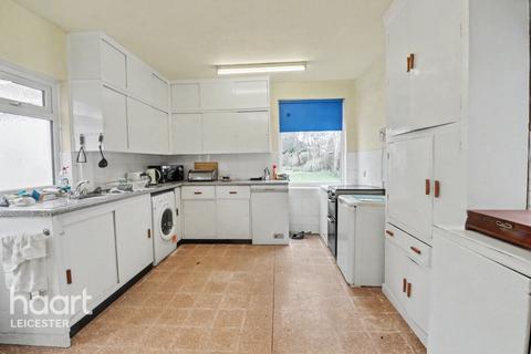 4 bedroom semi-detached house for sale, Shanklin Drive, Leicester