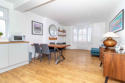 2 bedroom flat for sale, Reigate Road, Worthing