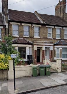 3 bedroom flat to rent, Griffin Road, London, London, SE18