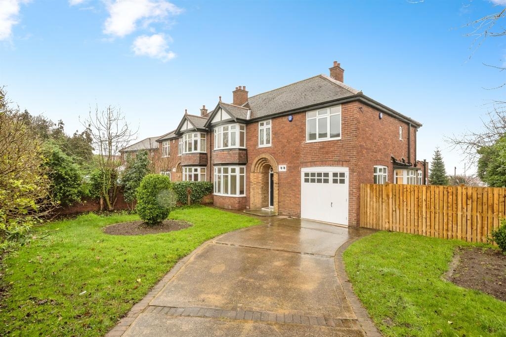 4 bedroom semi-detached house for sale