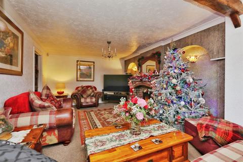 3 bedroom detached house for sale, Falcon Way, Dinnington, SHEFFIELD