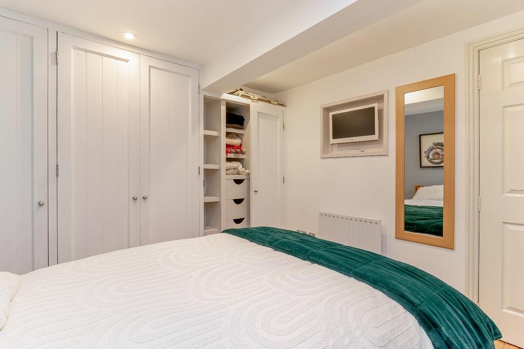 Bedroom - A.jpg