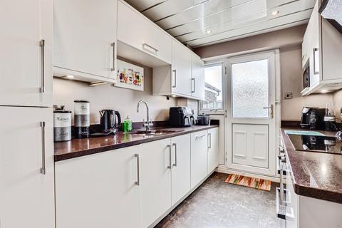 3 bedroom detached house for sale, Wakefield Road, Earlsheaton, Dewsbury