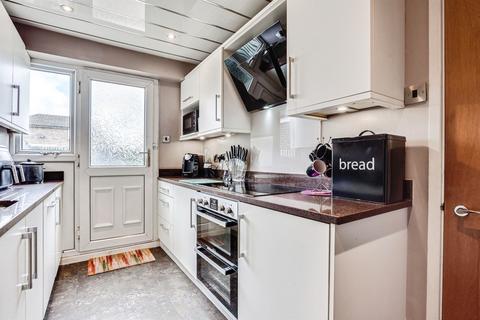 3 bedroom detached house for sale, Wakefield Road, Earlsheaton, Dewsbury